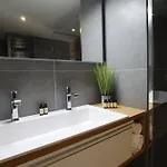 Sun Paradise Seaview&terrace Parking&pool شقة بوزولي