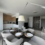 شقة Sun Paradise Seaview&terrace Parking&pool *