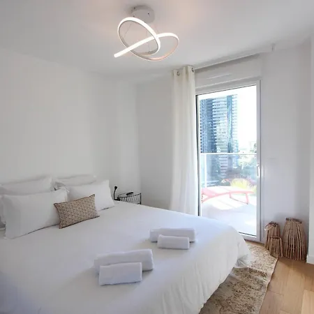 Sun Paradise Seaview&terrace Parking&pool 아파트 *